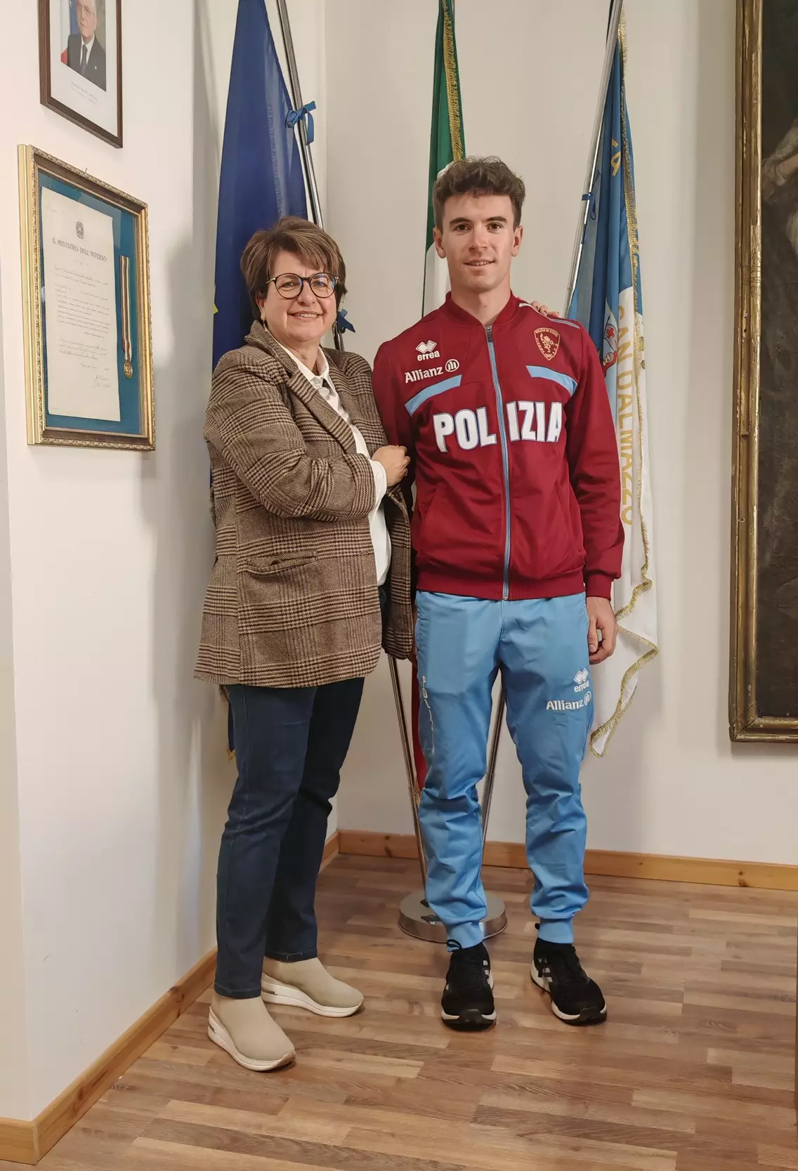 La sindaca Roberta Robbione con l&#39atleta azzurro Martino Carollo
