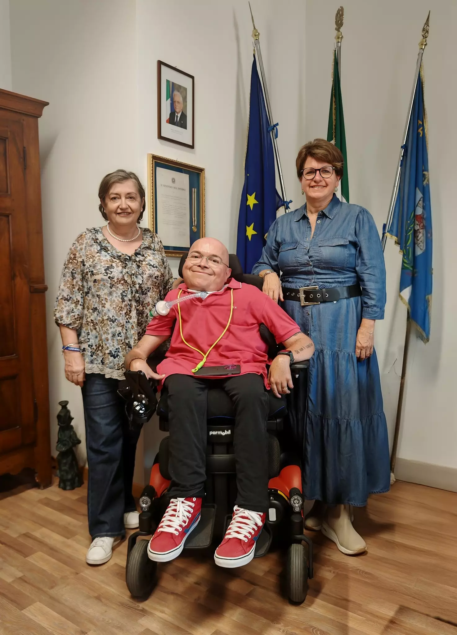 Massimiliano Caramazza con la sindaca Robbione e l'assessora Galvagno