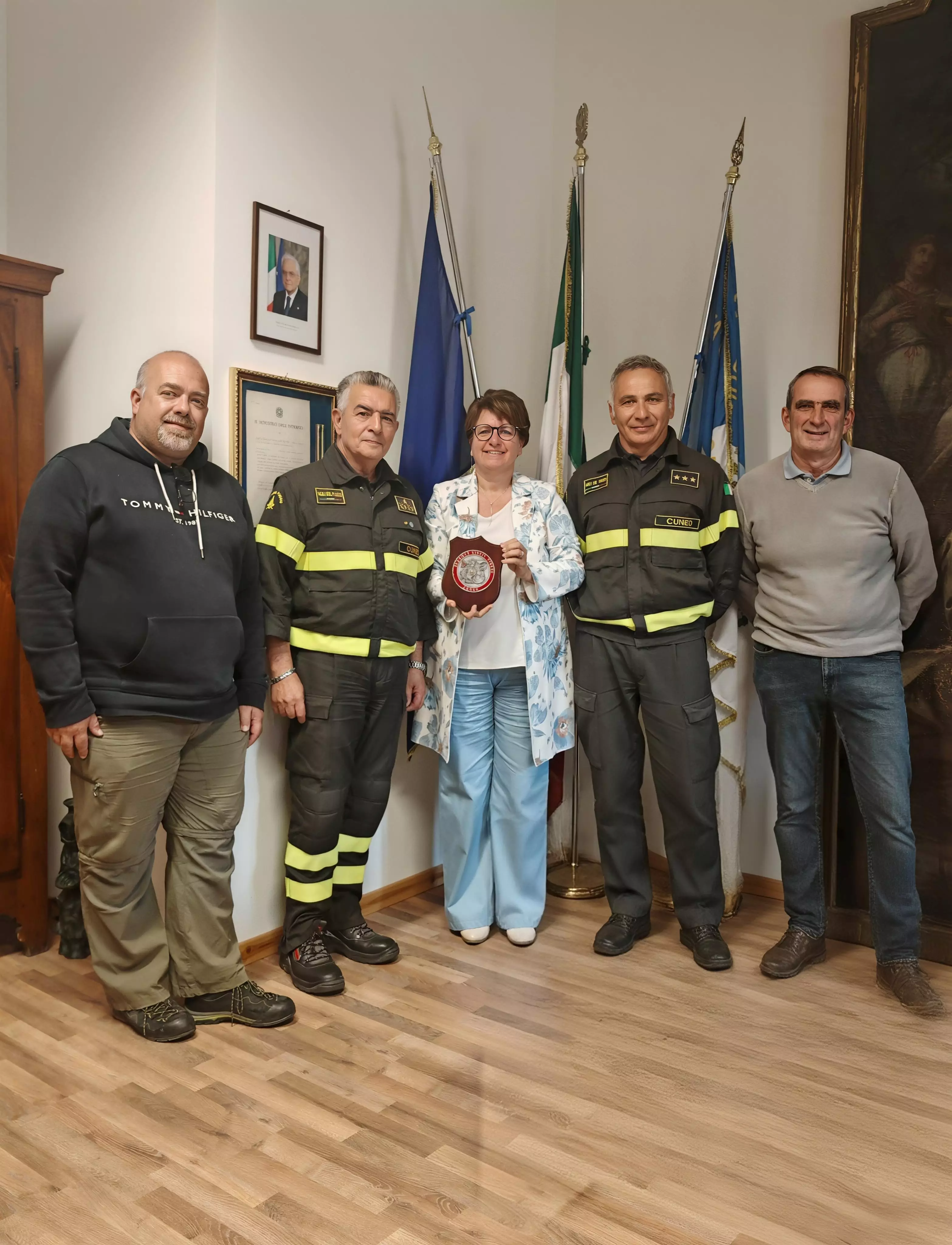 La  consegna del CREST all&#39Amministrazione comunale di Borgo San Dalmazzo
