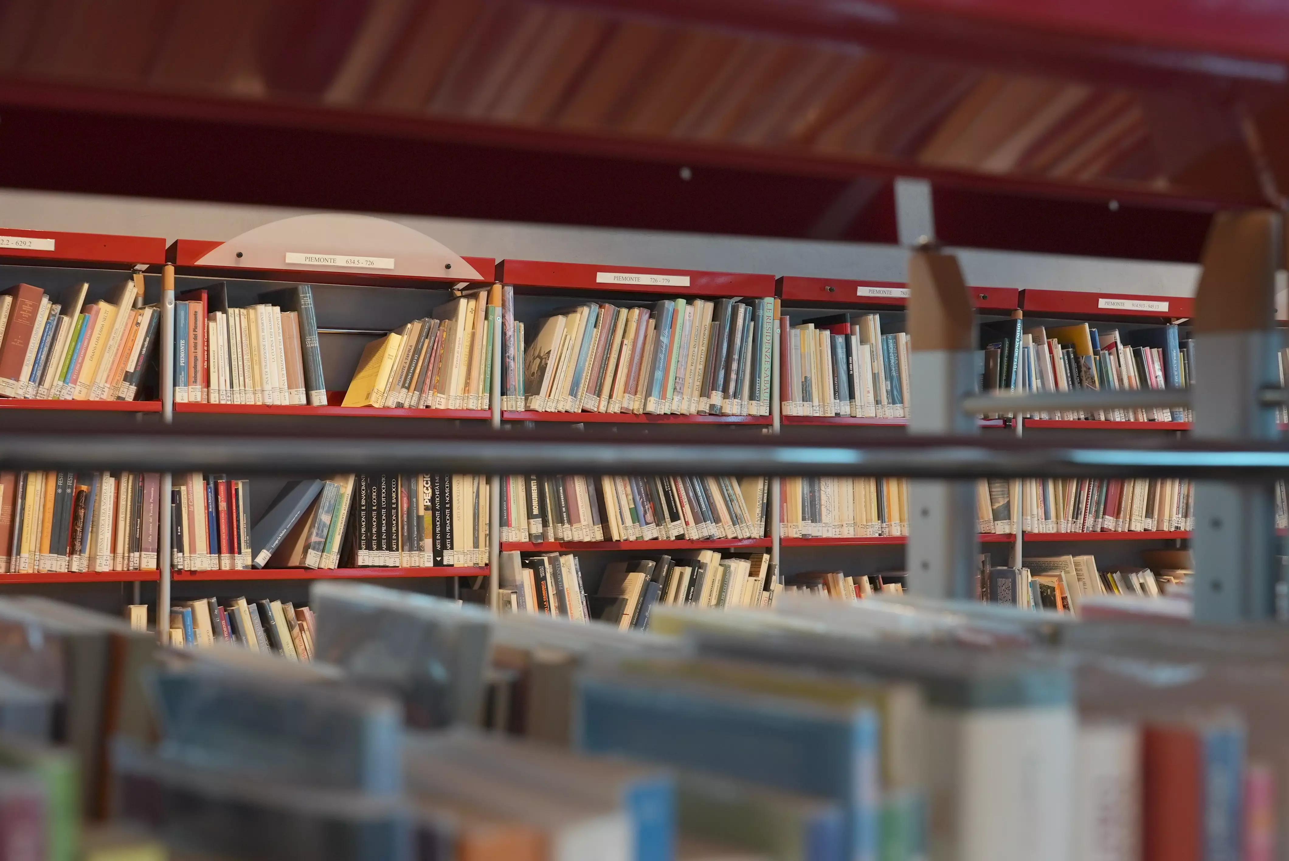 Scorcio della biblioteca Anna Frank di Borgo San Dalmazzo