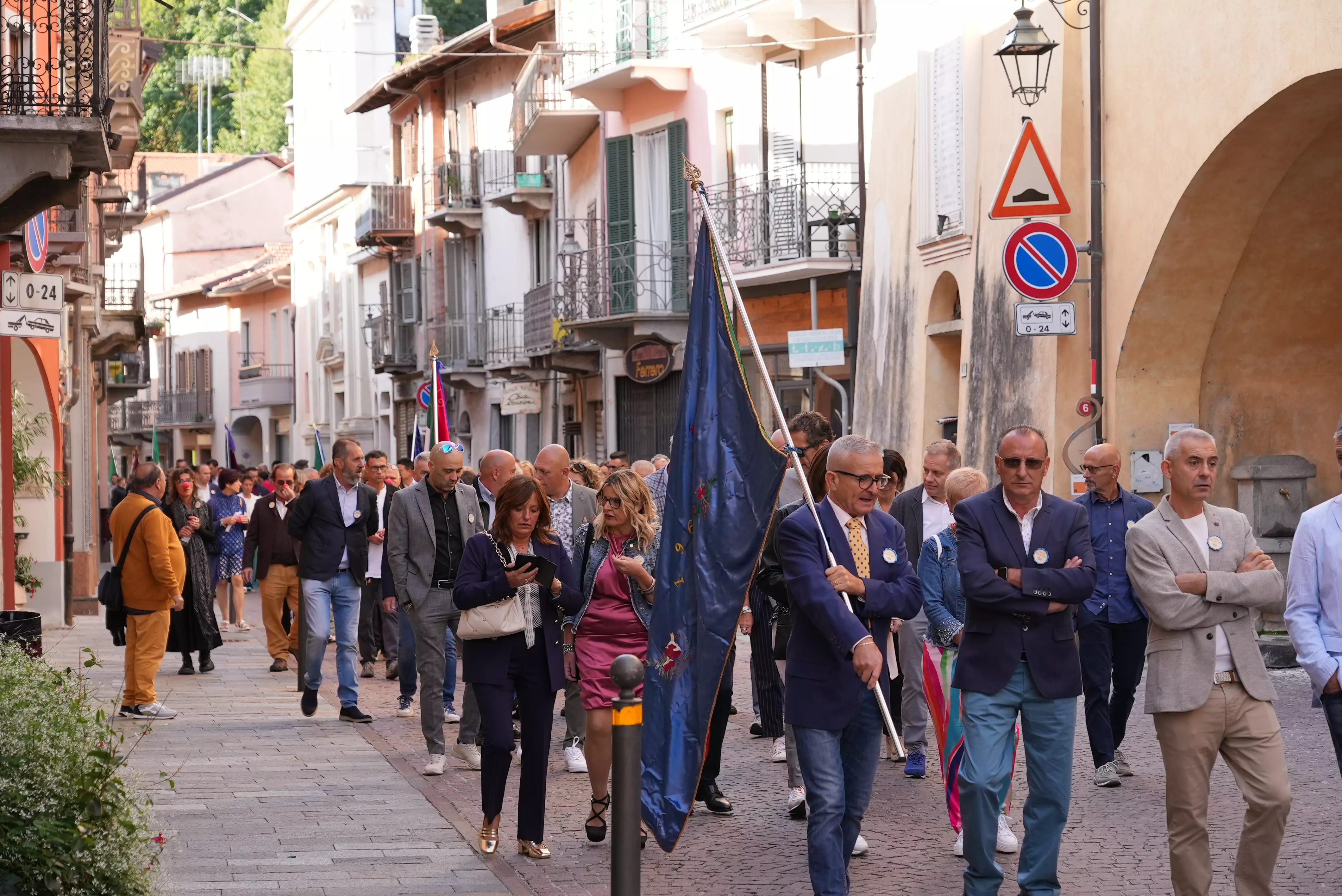 Sfilata delle leve in via Roma a Borgo San Dalmazzo