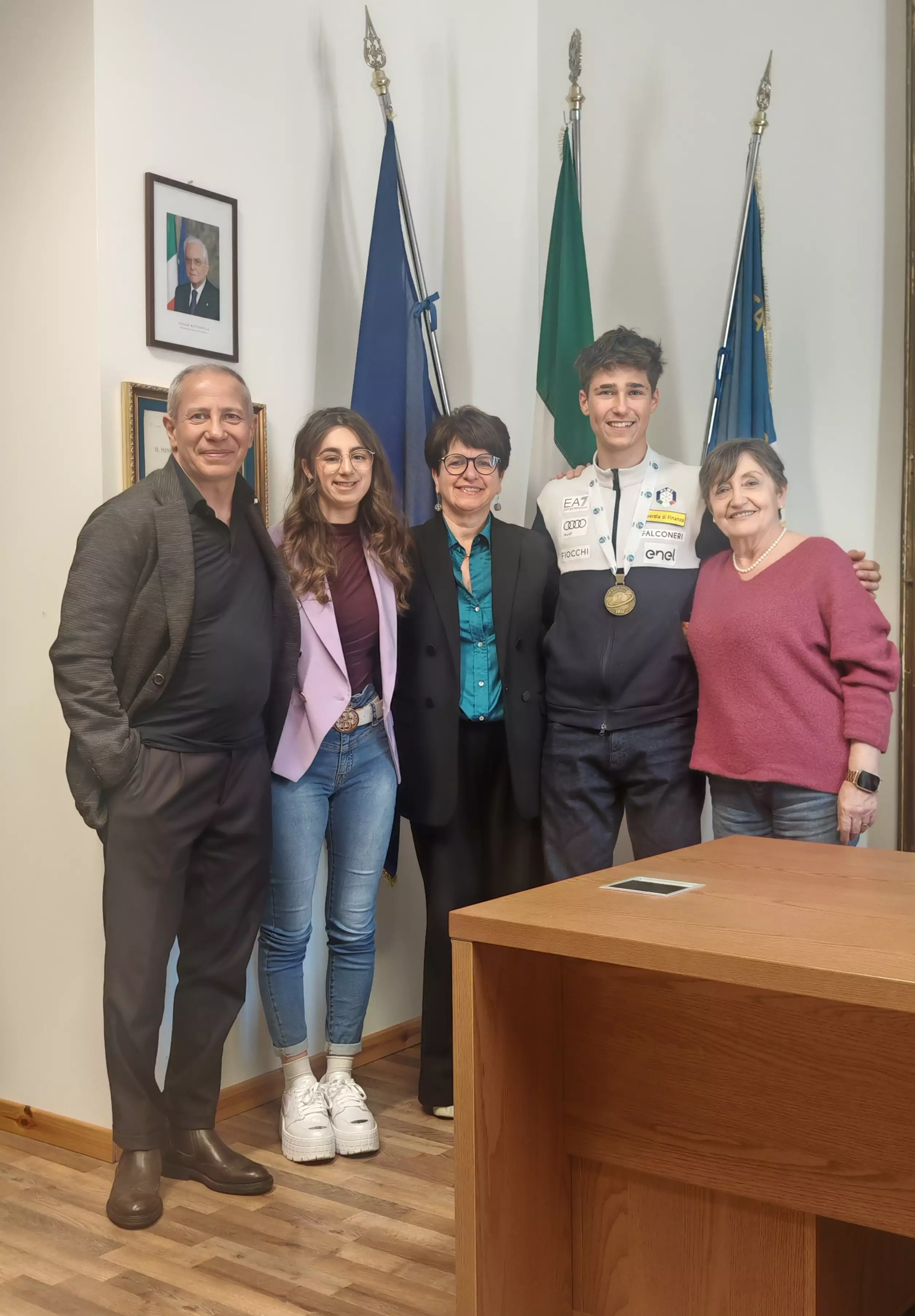 Aiko e Nicola con la sindaca Robbione e gli assessori Galvagno e Rosato